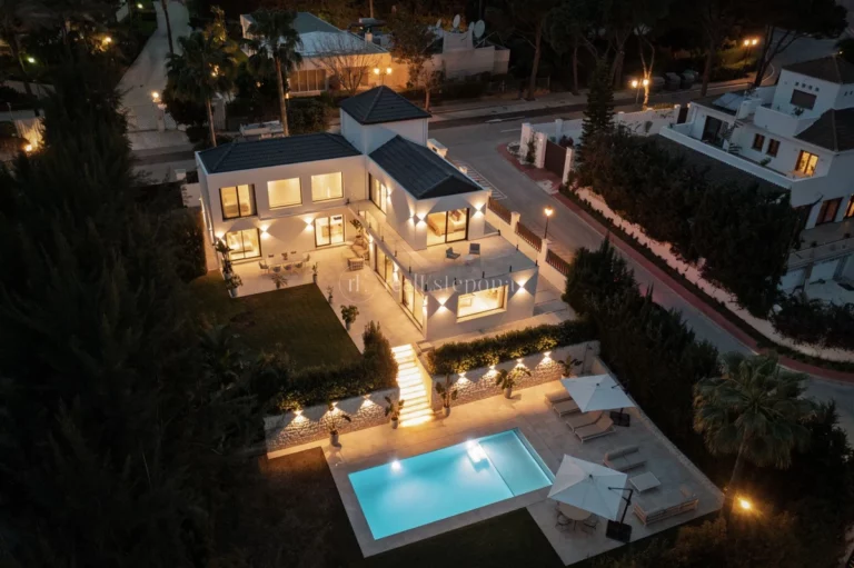 COLAURA | Villa in Nueva Andalucia – € 3,250,000 – 4 beds, 4 baths
