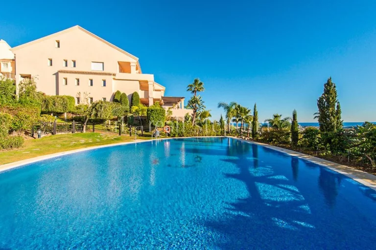 DE1539 | Apartment in Nueva Andalucia – € 750,000 – 2 beds, 2 baths