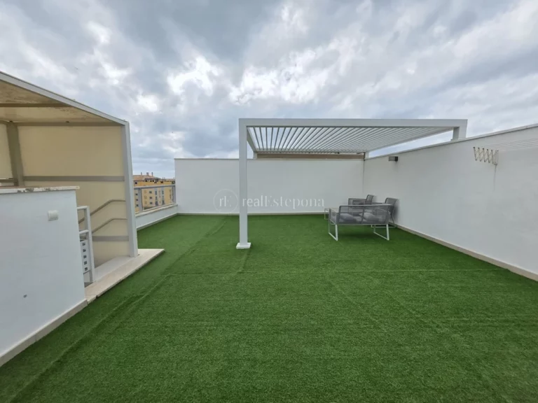 437-01546P | Duplex Penthouse in San Pedro de Alcantara – € 675,000 – 3 beds, 2 baths