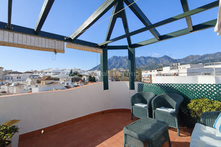 20944 | Penthouse in Marbella – € 445,000 – 2 beds, 1 baths